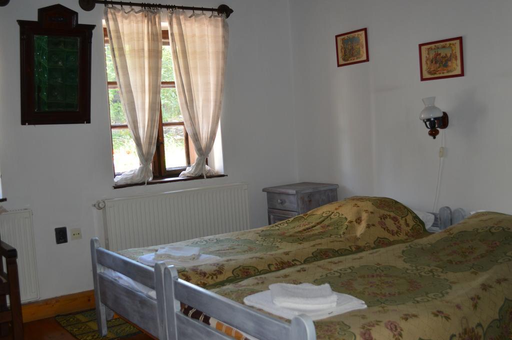 Hollokoeves Vendeghazak Hotel Room photo